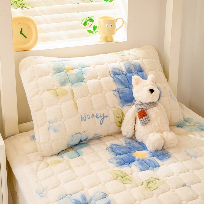 91家纺网 家纺一手货源 找家纺 家喜爱 2025新款暖绒边-加厚牛奶绒学生床褥-第二批 花开朵朵