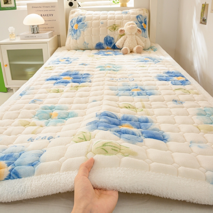 91家纺网 家纺一手货源 找家纺 家喜爱 2025新款暖绒边-加厚牛奶绒学生床褥-第二批 花开朵朵