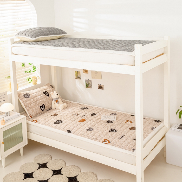 91家纺网 家纺一手货源 找家纺 家喜爱 2025新款暖绒边-加厚牛奶绒学生床褥-第二批 爱心咖