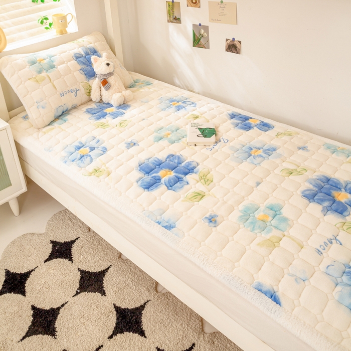 91家纺网 家纺一手货源 找家纺 家喜爱 2025新款暖绒边-加厚牛奶绒学生床褥-第二批 花开朵朵