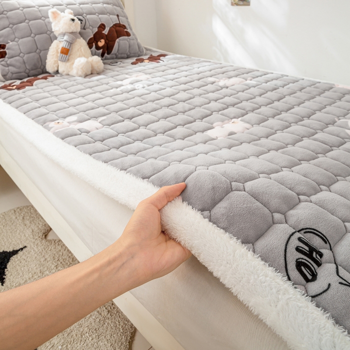 91家纺网 家纺一手货源 找家纺 家喜爱 2025新款暖绒边-加厚牛奶绒学生床褥-第二批 苟富贵-灰