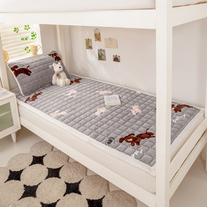 91家纺网 家纺一手货源 找家纺 家喜爱 2025新款暖绒边-加厚牛奶绒学生床褥-第二批 苟富贵-灰