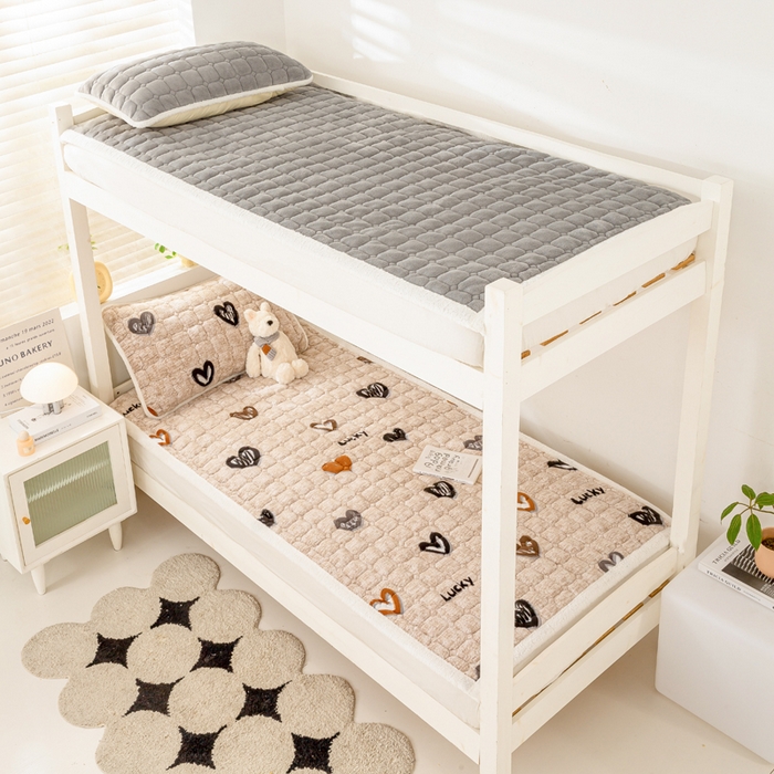 91家纺网 家纺一手货源 找家纺 家喜爱 2025新款暖绒边-加厚牛奶绒学生床褥-第二批 爱心咖