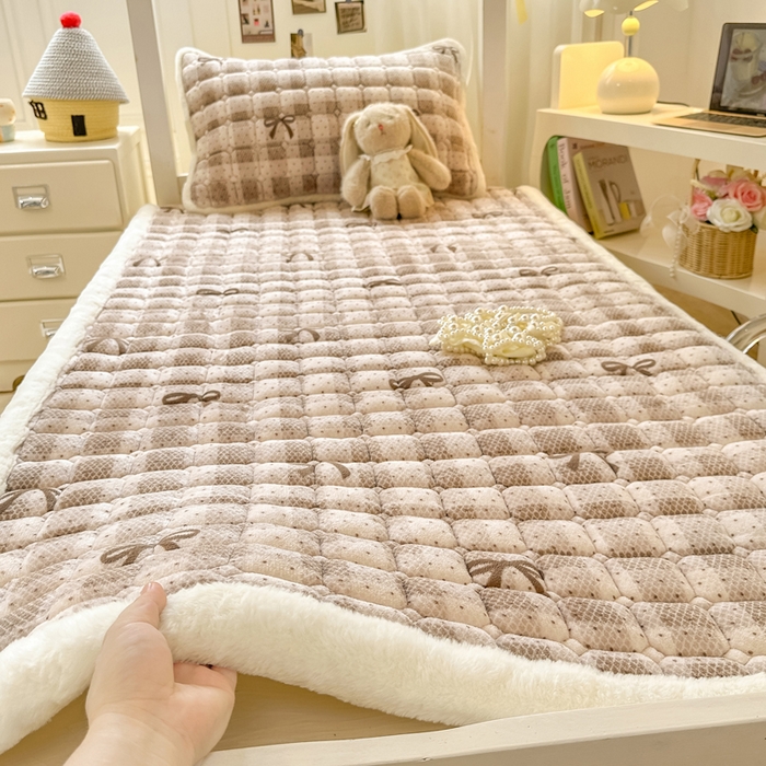 家喜爱 2025新款暖绒边-加厚牛奶绒学生床褥-第二批 方格蝴蝶结