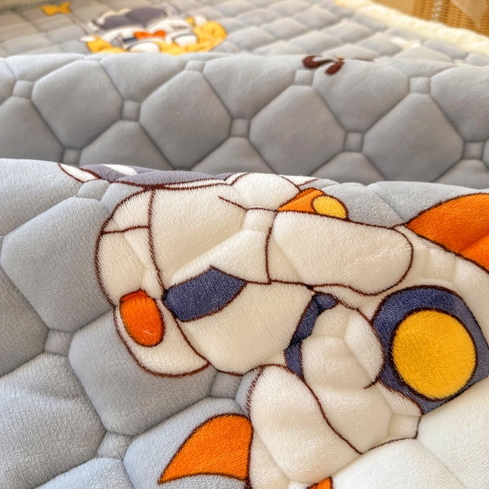 91家纺网 家纺一手货源 找家纺 家喜爱 2025新款暖绒边-加厚牛奶绒学生床褥-第二批 遨游太空