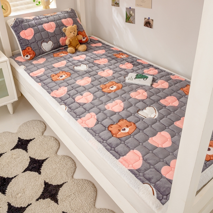 91家纺网 家纺一手货源 找家纺 家喜爱 2025新款暖绒边-加厚牛奶绒学生床褥-第二批 多米熊