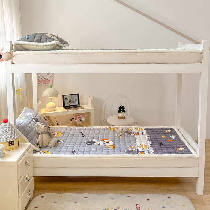 91家纺网 家纺一手货源 找家纺 家喜爱 2025新款暖绒边-加厚牛奶绒学生床褥-第二批 遨游太空