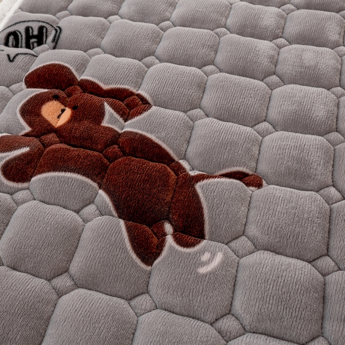 91家纺网 家纺一手货源 找家纺 家喜爱 2025新款暖绒边-加厚牛奶绒学生床褥-第二批 苟富贵-灰