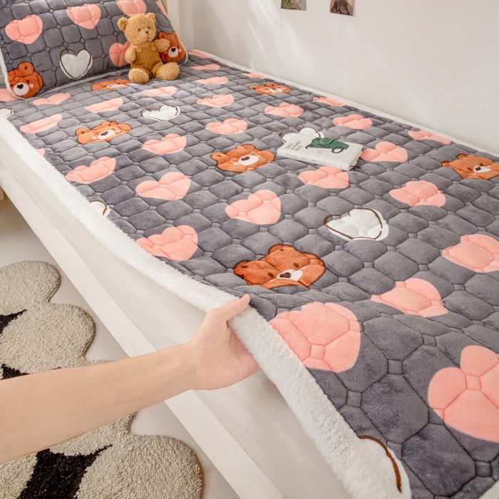 91家纺网 家纺一手货源 找家纺 家喜爱 2025新款暖绒边-加厚牛奶绒学生床褥-第二批 多米熊