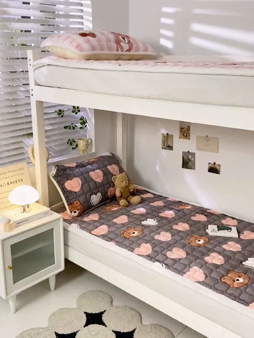 91家纺网 家纺一手货源 找家纺 家喜爱 2025新款暖绒边-加厚牛奶绒学生床褥-第二批 多米熊