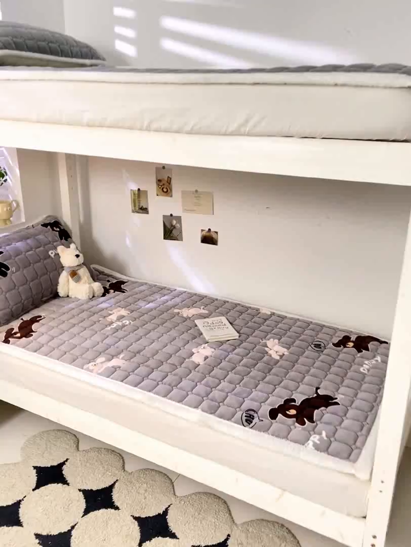 91家纺网 家纺一手货源 找家纺 家喜爱 2025新款暖绒边-加厚牛奶绒学生床褥-第二批 苟富贵-灰