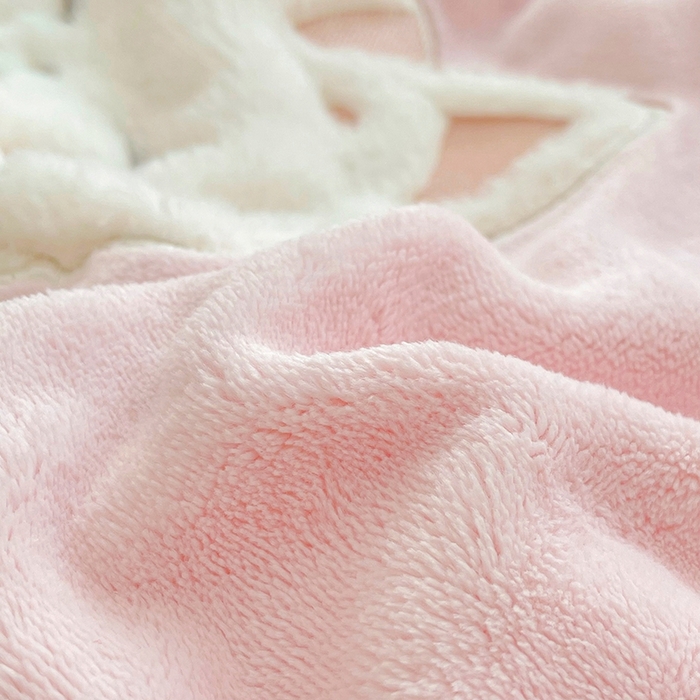 91家纺网 家纺一手货源 找家纺 金绣美居 2025新款卡通贴布绣款牛奶绒四件套-招财猫 招财猫-粉