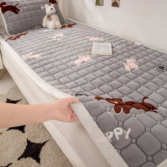 91家纺网 家纺一手货源 找家纺 家喜爱 2025新款暖绒边-加厚牛奶绒学生床褥-第二批 苟富贵-灰