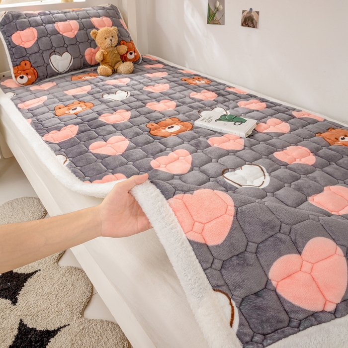 91家纺网 家纺一手货源 找家纺 家喜爱 2025新款暖绒边-加厚牛奶绒学生床褥-第二批 多米熊