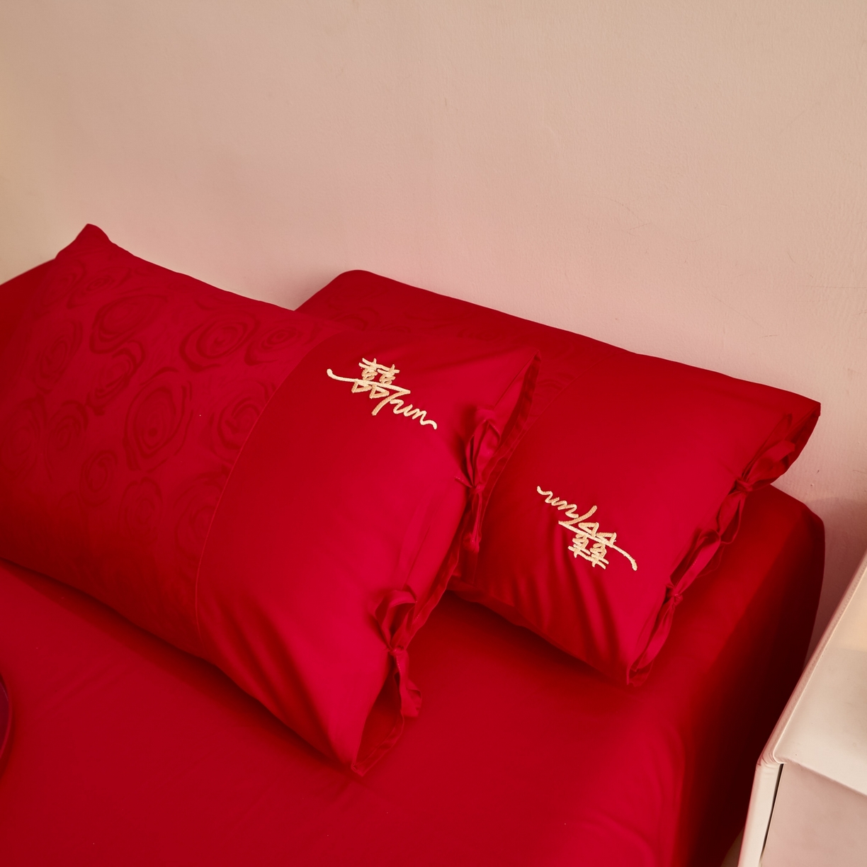 91家纺网 家纺一手货源 找家纺 东方合美（原：皇家传奇） 2025新款婚庆长绒棉纯棉提花配件 金色刺绣单人枕