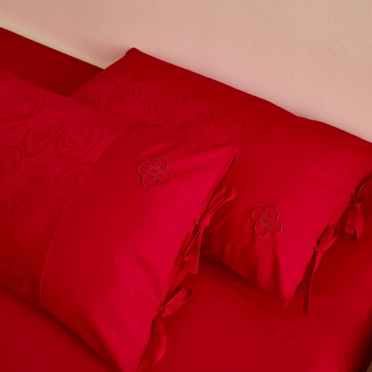 91家纺网 家纺一手货源 找家纺 东方合美（原：皇家传奇） 2025新款婚庆长绒棉纯棉提花配件 红色刺绣单人枕