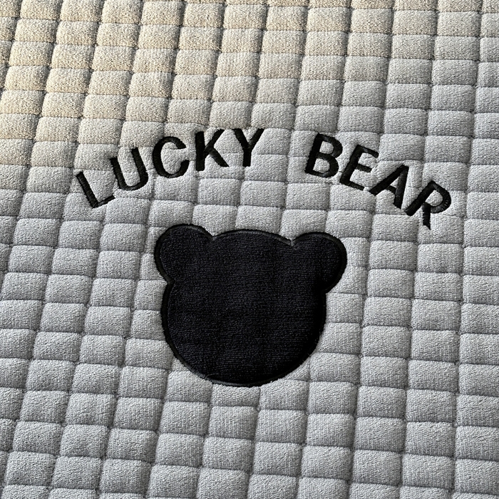 91家纺网 家纺一手货源 找家纺 （总）梵朴 2025新款A类贴布绣牛奶绒夹棉床垫学生宿舍床褥垫子-好运熊系列