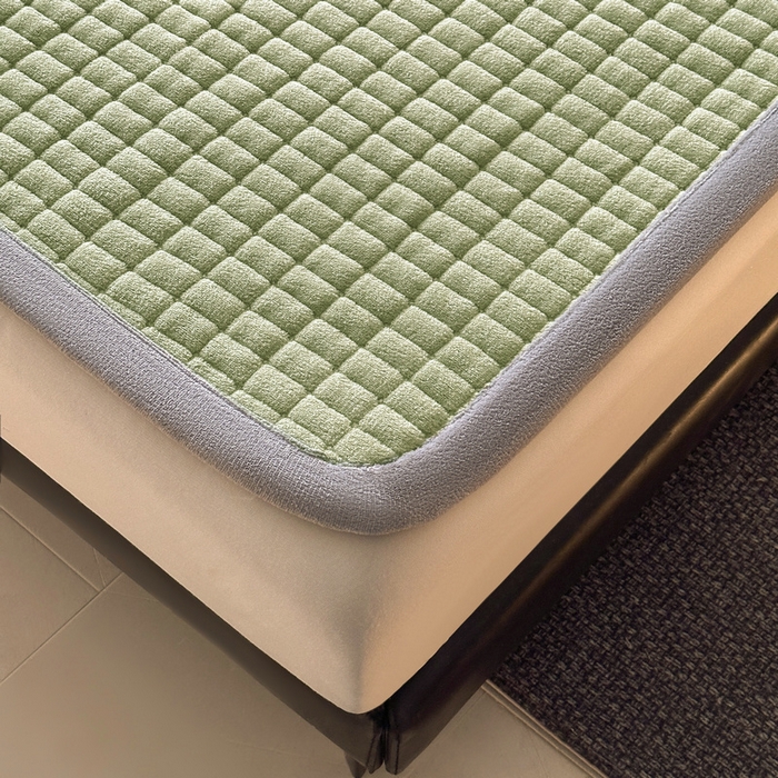 91家纺网 家纺一手货源 找家纺 梵朴 2025新款A类贴布绣牛奶绒夹棉床垫学生宿舍床褥垫子-好运熊系列 好运熊-绿