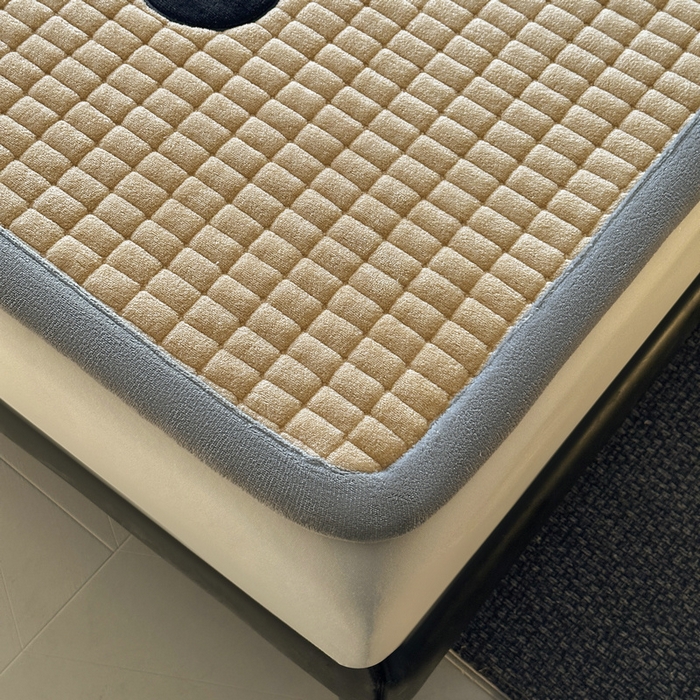 91家纺网 家纺一手货源 找家纺 梵朴 2025新款A类贴布绣牛奶绒夹棉床垫学生宿舍床褥垫子-好运熊系列 好运熊-咖