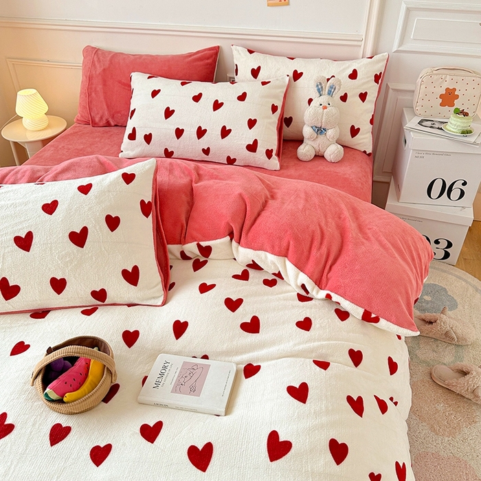 91家纺网 家纺一手货源 找家纺 卡普 2025新款牛奶绒印花四件套爱意满满