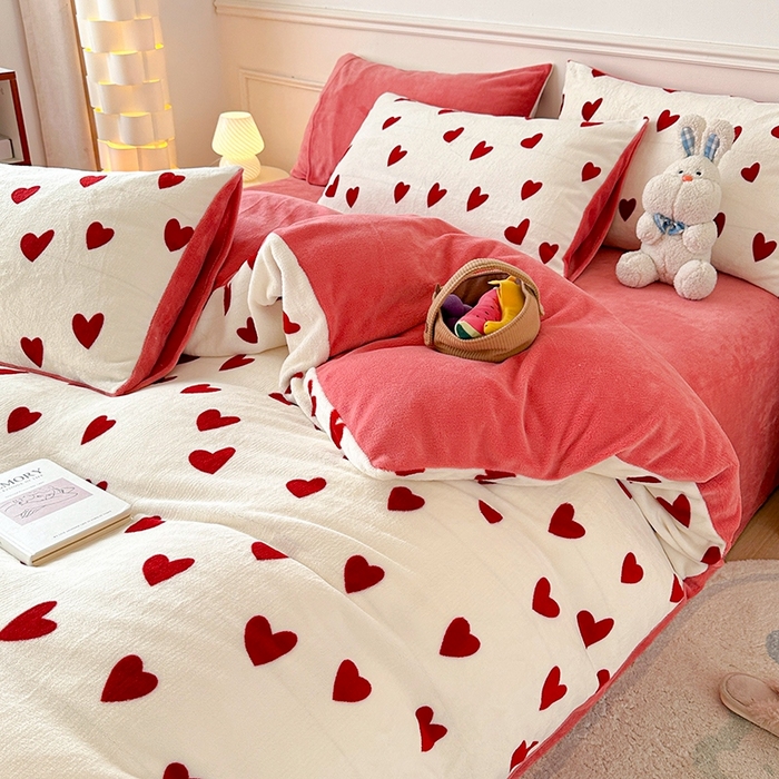 91家纺网 家纺一手货源 找家纺 卡普 2025新款牛奶绒印花四件套爱意满满