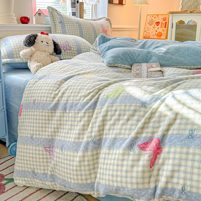 91家纺网 家纺一手货源 找家纺 卡普 2025新款牛奶绒印花四件套蝶舞格韵