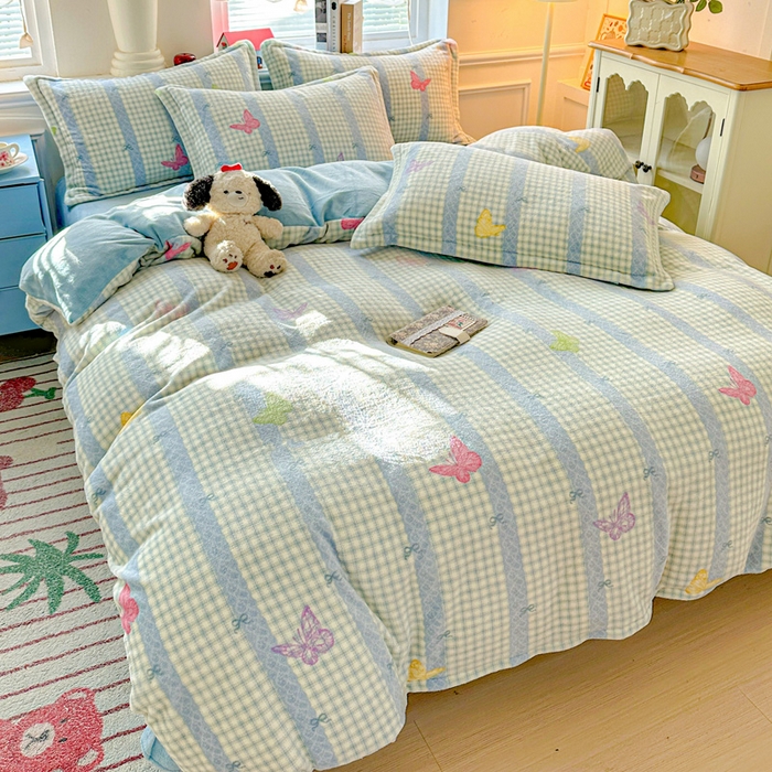 91家纺网 家纺一手货源 找家纺 卡普 2025新款牛奶绒印花四件套蝶舞格韵