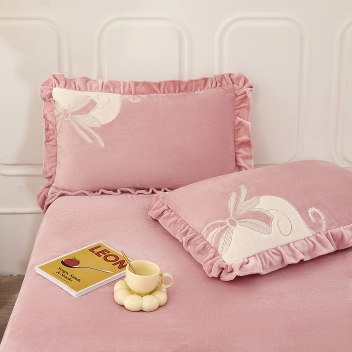 91家纺网 家纺一手货源 找家纺 （总）苏木年华 2025新款牛奶绒贴布绣四件套-蝶舞