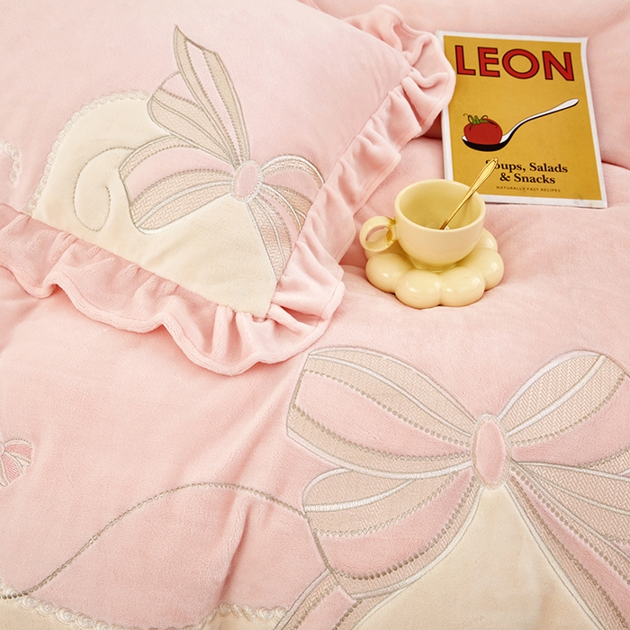 91家纺网 家纺一手货源 找家纺 苏木年华 2025新款牛奶绒贴布绣四件套-蝶舞 蝶舞-玲珑玉