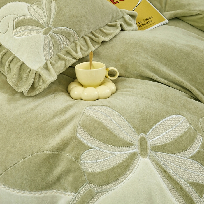 91家纺网 家纺一手货源 找家纺 苏木年华 2025新款牛奶绒贴布绣四件套-蝶舞 蝶舞-牛油果绿