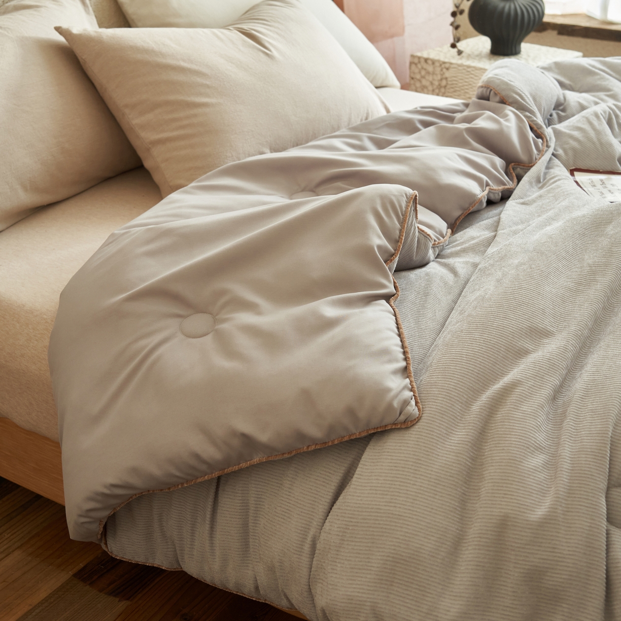 91家纺网 家纺一手货源 找家纺 子由家居 2025新款家居雪尼尔植绒大豆被 雪尼尔-浅灰