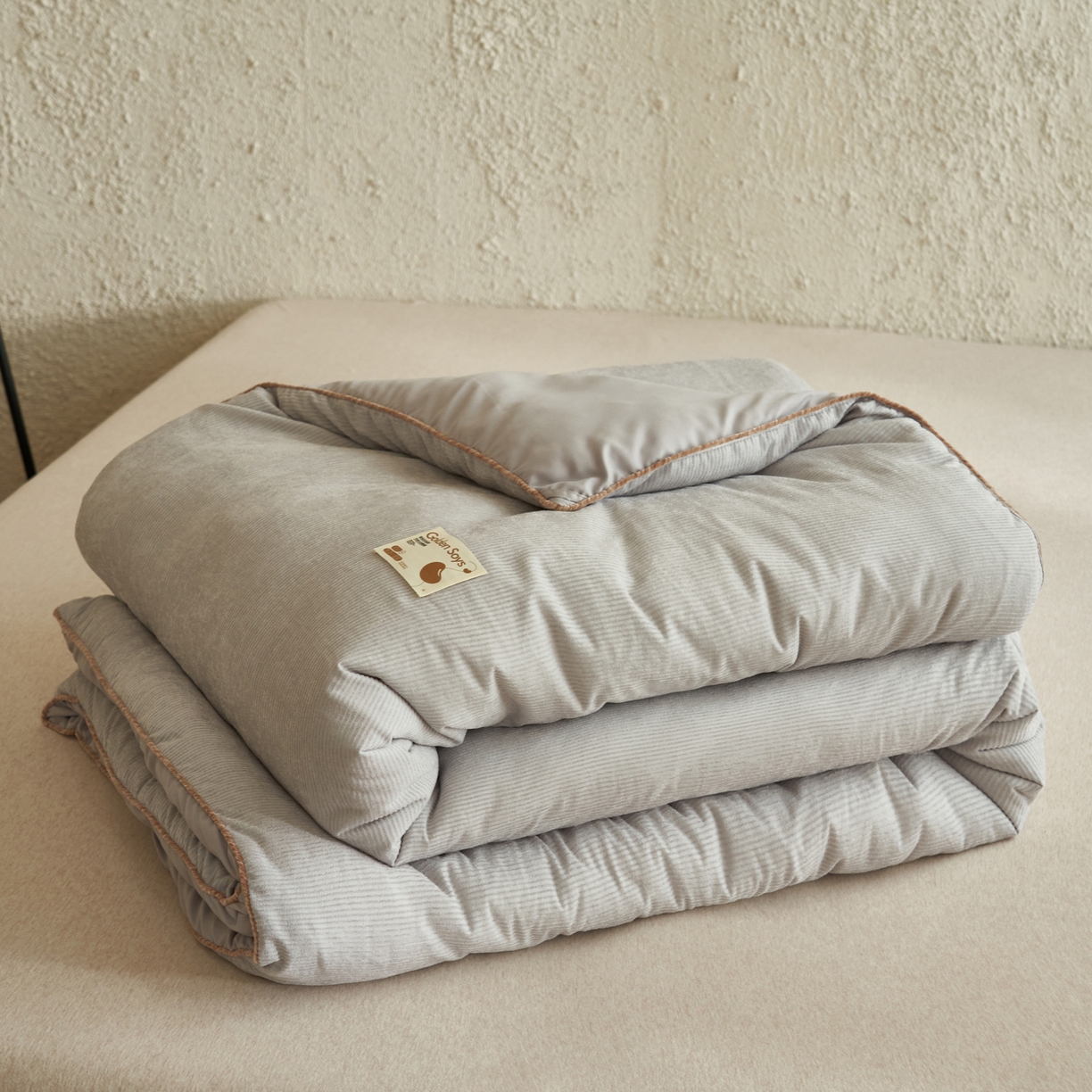 91家纺网 家纺一手货源 找家纺 子由家居 2025新款家居雪尼尔植绒大豆被 雪尼尔-浅灰