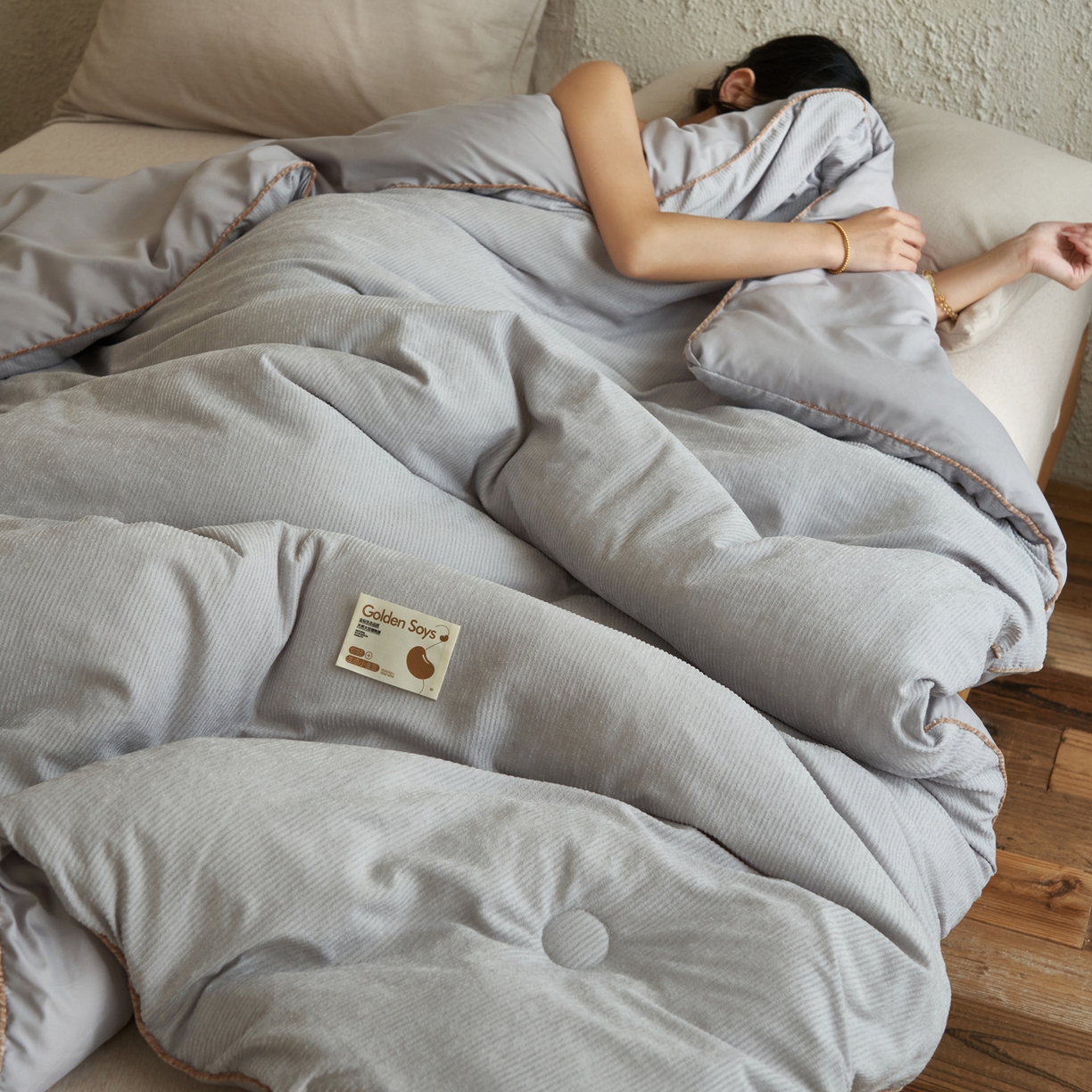 91家纺网 家纺一手货源 找家纺 子由家居 2025新款家居雪尼尔植绒大豆被 雪尼尔-浅灰