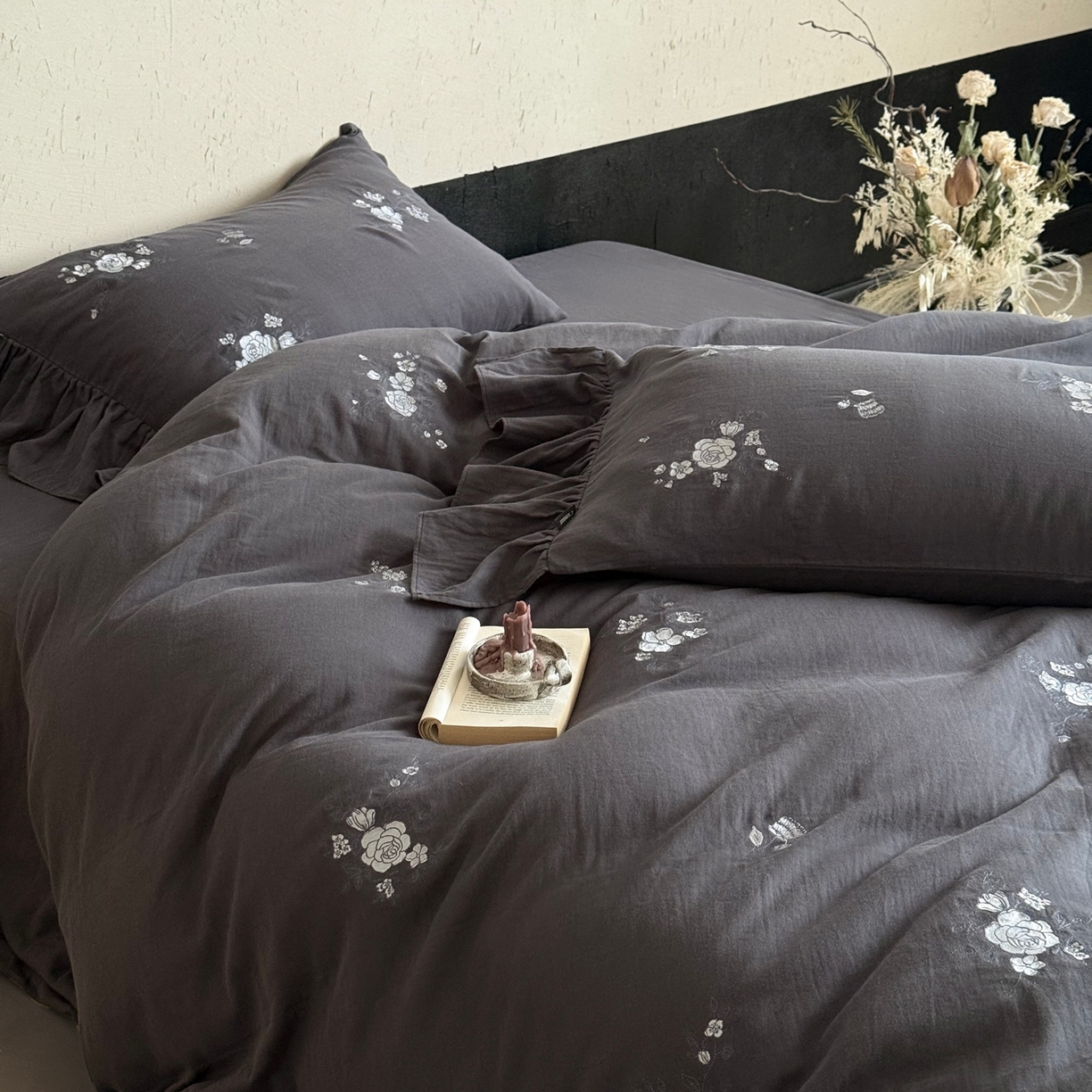 91家纺网 家纺一手货源 找家纺 （总）鹿班家居 2025新款全棉纯棉皱皱纱精密刺绣四件套-蓝盈花海（标准会员-20）