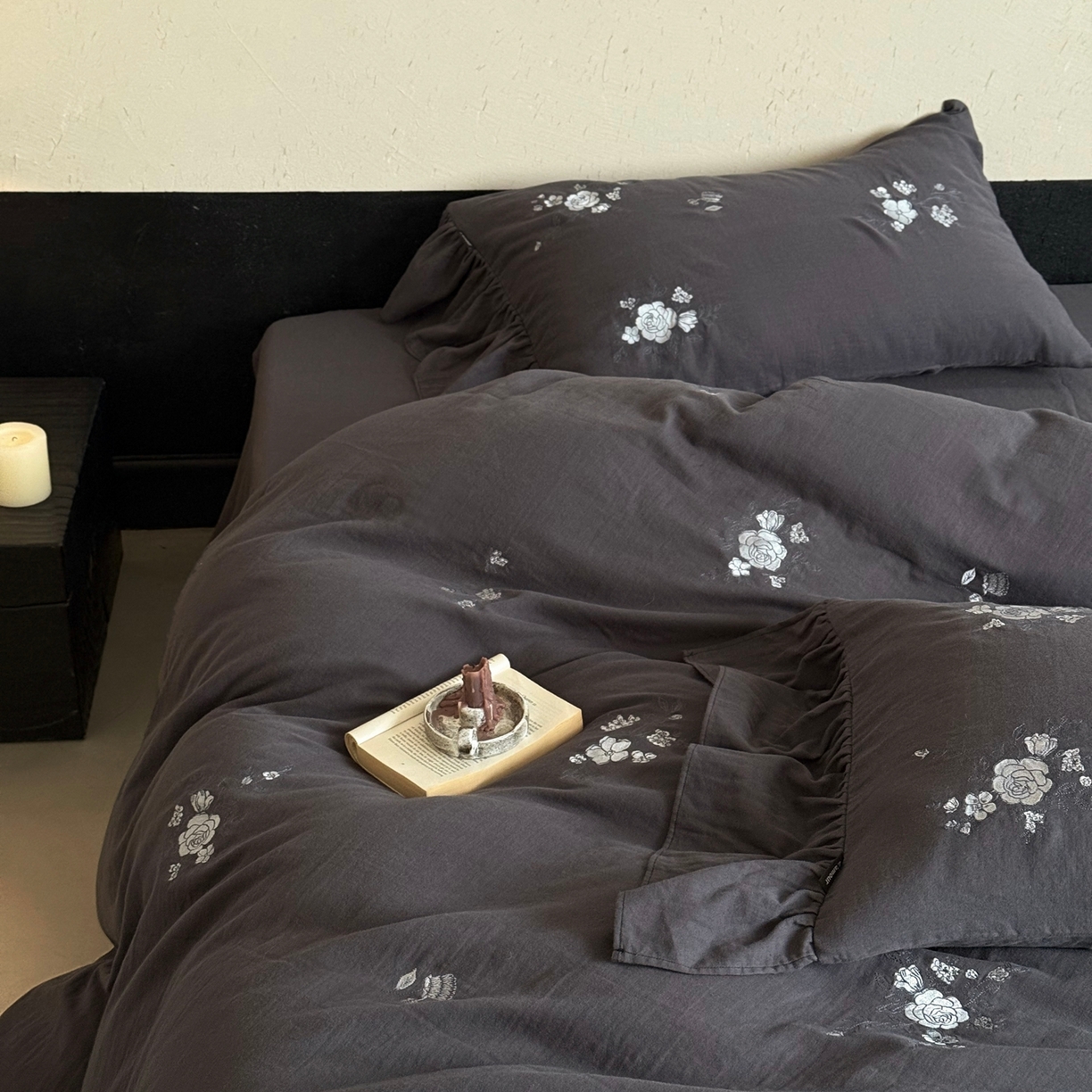 91家纺网 家纺一手货源 找家纺 （总）鹿班家居 2025新款全棉纯棉皱皱纱精密刺绣四件套-蓝盈花海（标准会员-20）