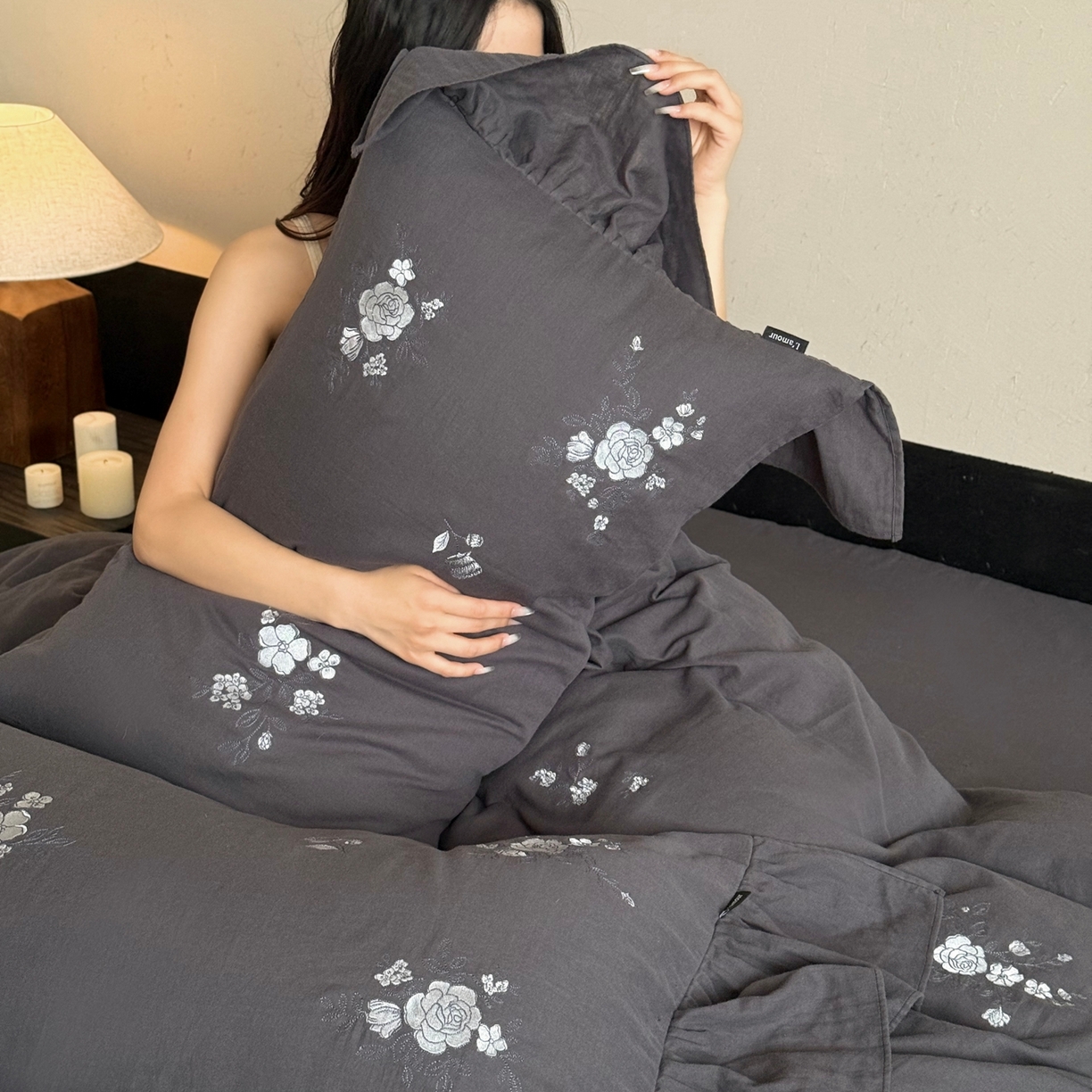 91家纺网 家纺一手货源 找家纺 （总）鹿班家居 2025新款全棉纯棉皱皱纱精密刺绣四件套-蓝盈花海（标准会员-20）