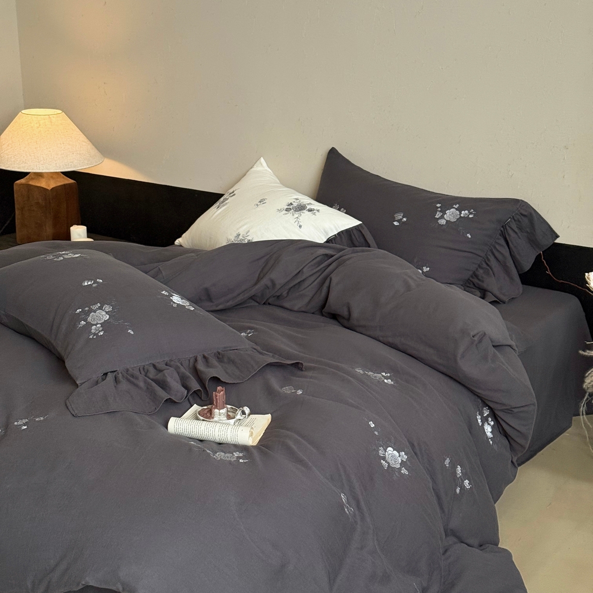 91家纺网 家纺一手货源 找家纺 （总）鹿班家居 2025新款全棉纯棉皱皱纱精密刺绣四件套-蓝盈花海（标准会员-20）