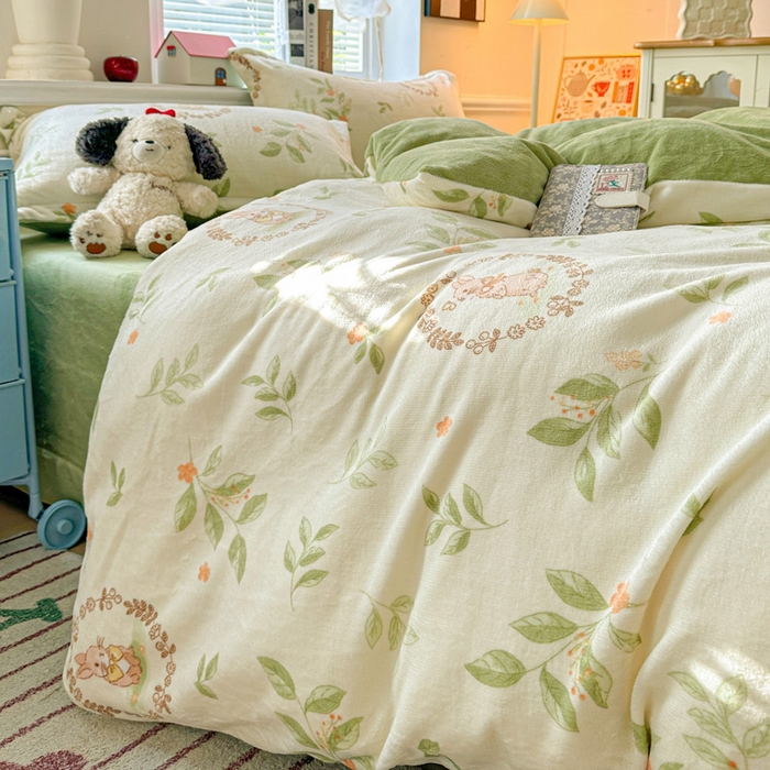 91家纺网 家纺一手货源 找家纺 卡普 2025新款牛奶绒印花四件套森林小兔