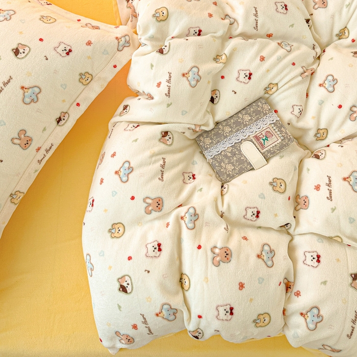 91家纺网 家纺一手货源 找家纺 卡普 2025新款牛奶绒印花四件套童趣时光