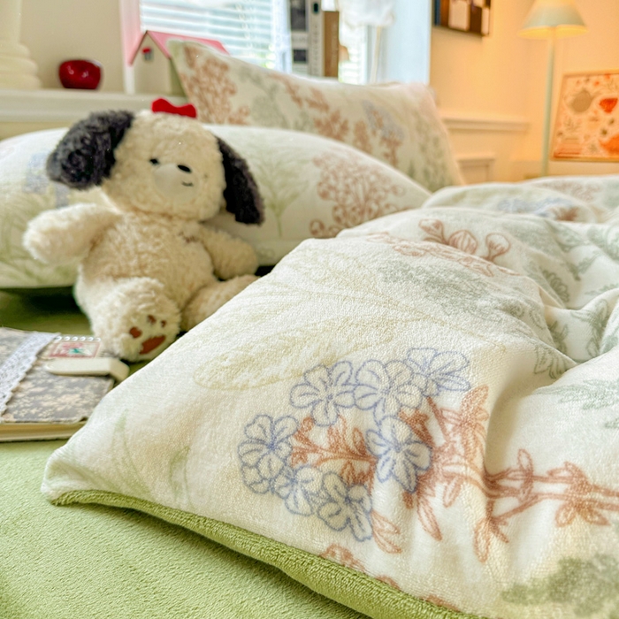 91家纺网 家纺一手货源 找家纺 卡普 2025新款牛奶绒印花四件套幽兰花谷