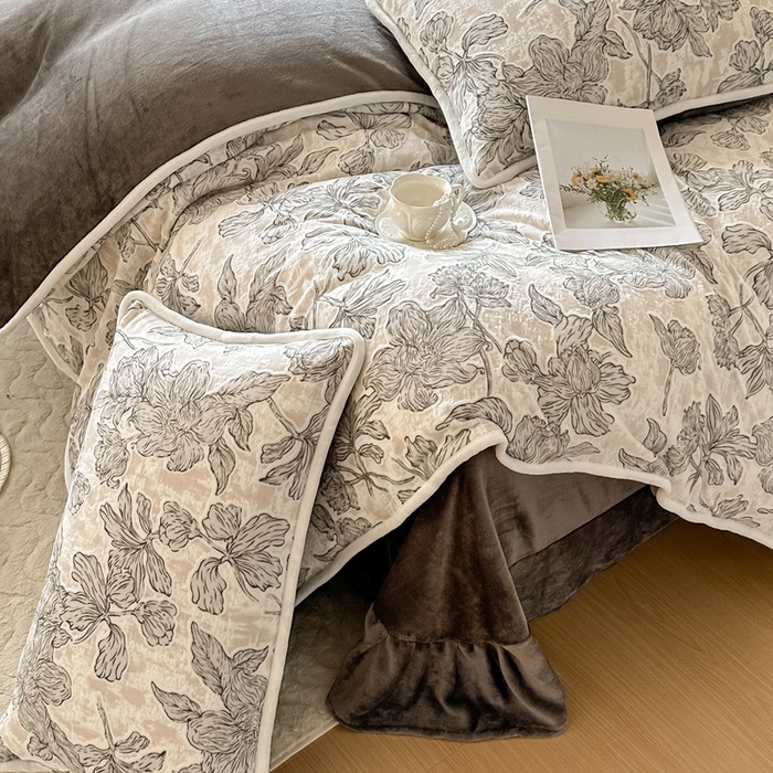 91家纺网 家纺一手货源 找家纺 亿品家纺 2025新款八斤立体雕花牛奶绒四件套 繁花【灰】