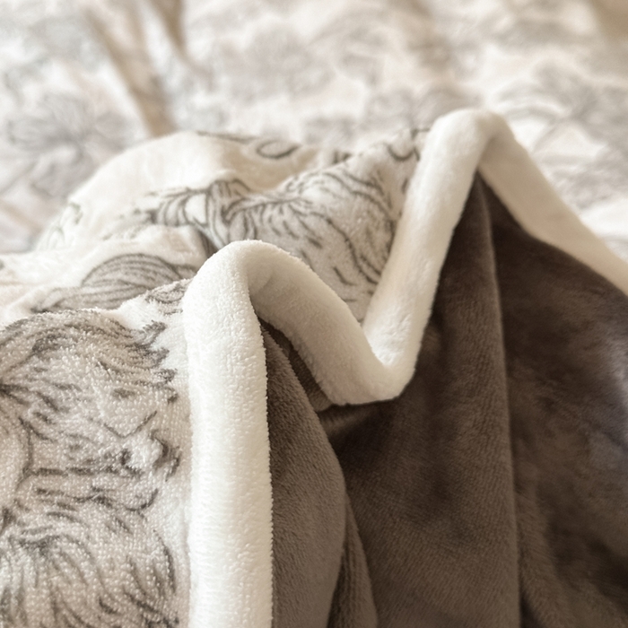 91家纺网 家纺一手货源 找家纺 亿品家纺 2025新款八斤立体雕花牛奶绒四件套 繁花【灰】