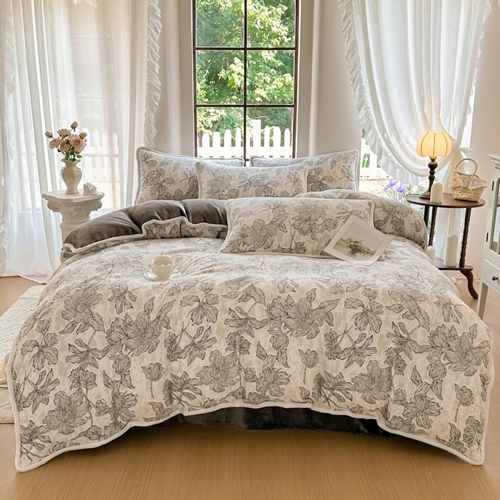 91家纺网 家纺一手货源 找家纺 亿品家纺 2025新款八斤立体雕花牛奶绒四件套 繁花【灰】