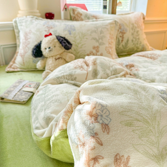 91家纺网 家纺一手货源 找家纺 卡普 2025新款牛奶绒印花四件套幽兰花谷