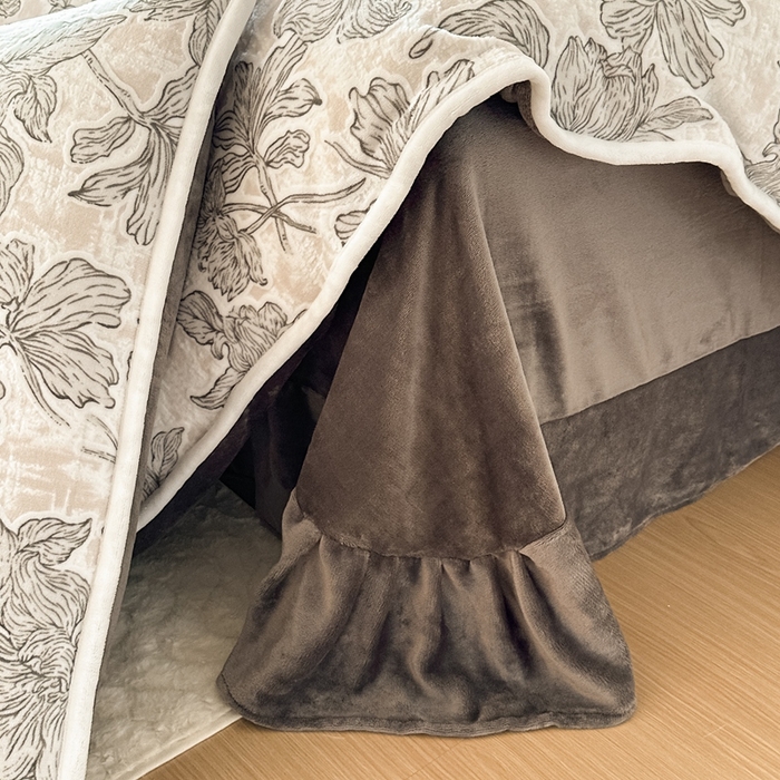 91家纺网 家纺一手货源 找家纺 亿品家纺 2025新款八斤立体雕花牛奶绒四件套 繁花【灰】