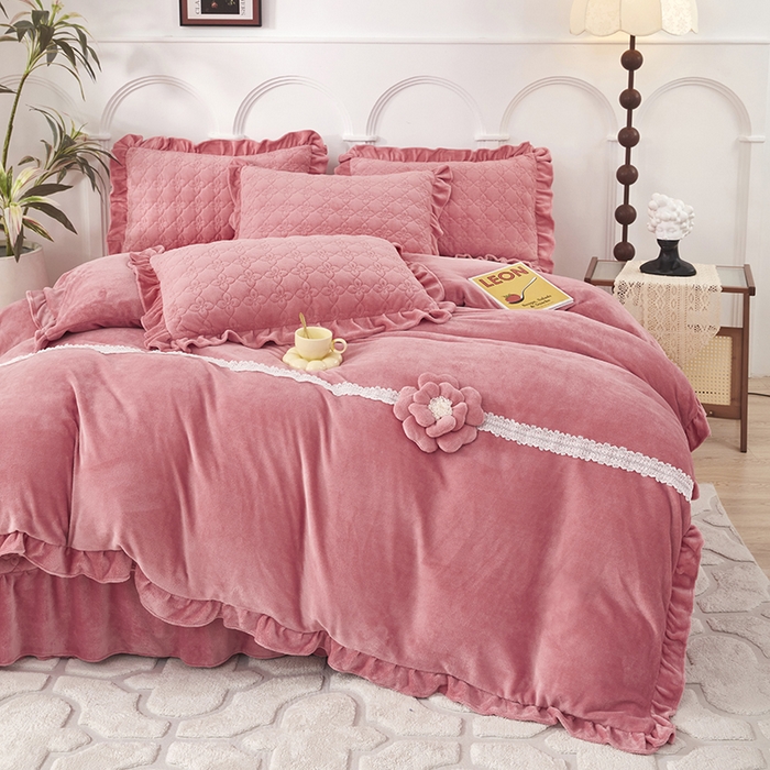 91家纺网 家纺一手货源 找家纺 （总）苏木年华 2025新款牛奶绒床盖荷叶边四件套-花颜