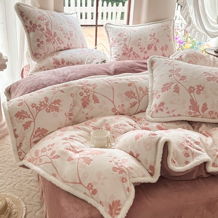 亿品家纺 2025新款八斤立体雕花牛奶绒四件套 好梦秋天【粉】