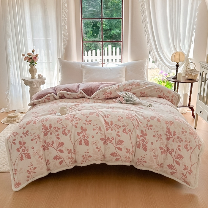 91家纺网 家纺一手货源 找家纺 亿品家纺 2025新款八斤立体雕花牛奶绒四件套 好梦秋天【粉】
