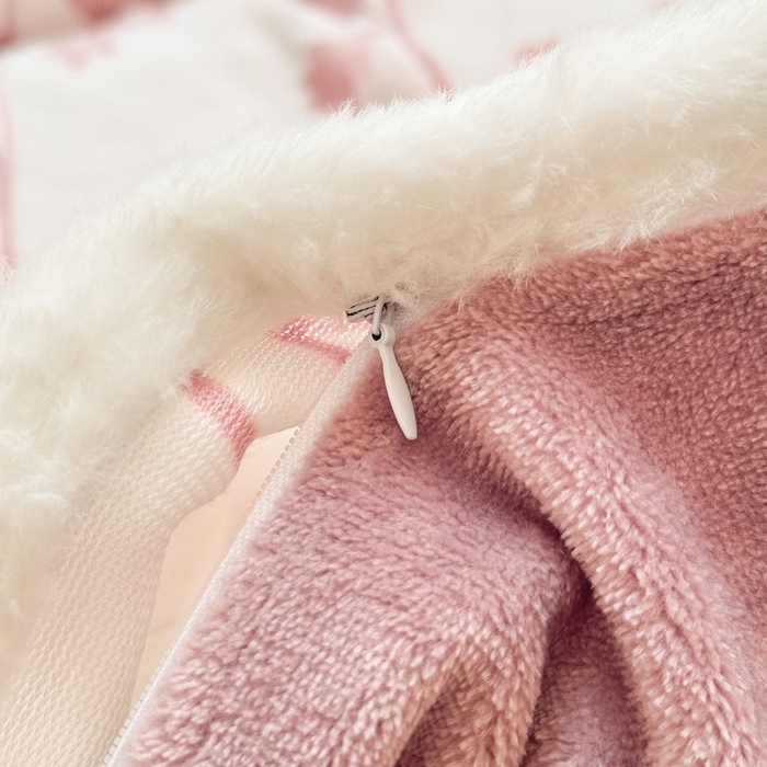 91家纺网 家纺一手货源 找家纺 亿品家纺 2025新款八斤立体雕花牛奶绒四件套 好梦秋天【粉】