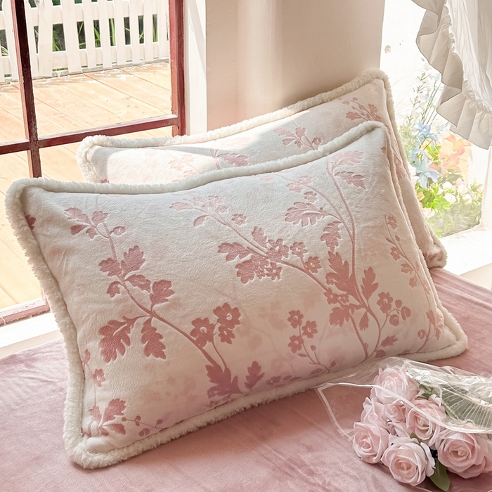 91家纺网 家纺一手货源 找家纺 亿品家纺 2025新款八斤立体雕花牛奶绒四件套 好梦秋天【粉】